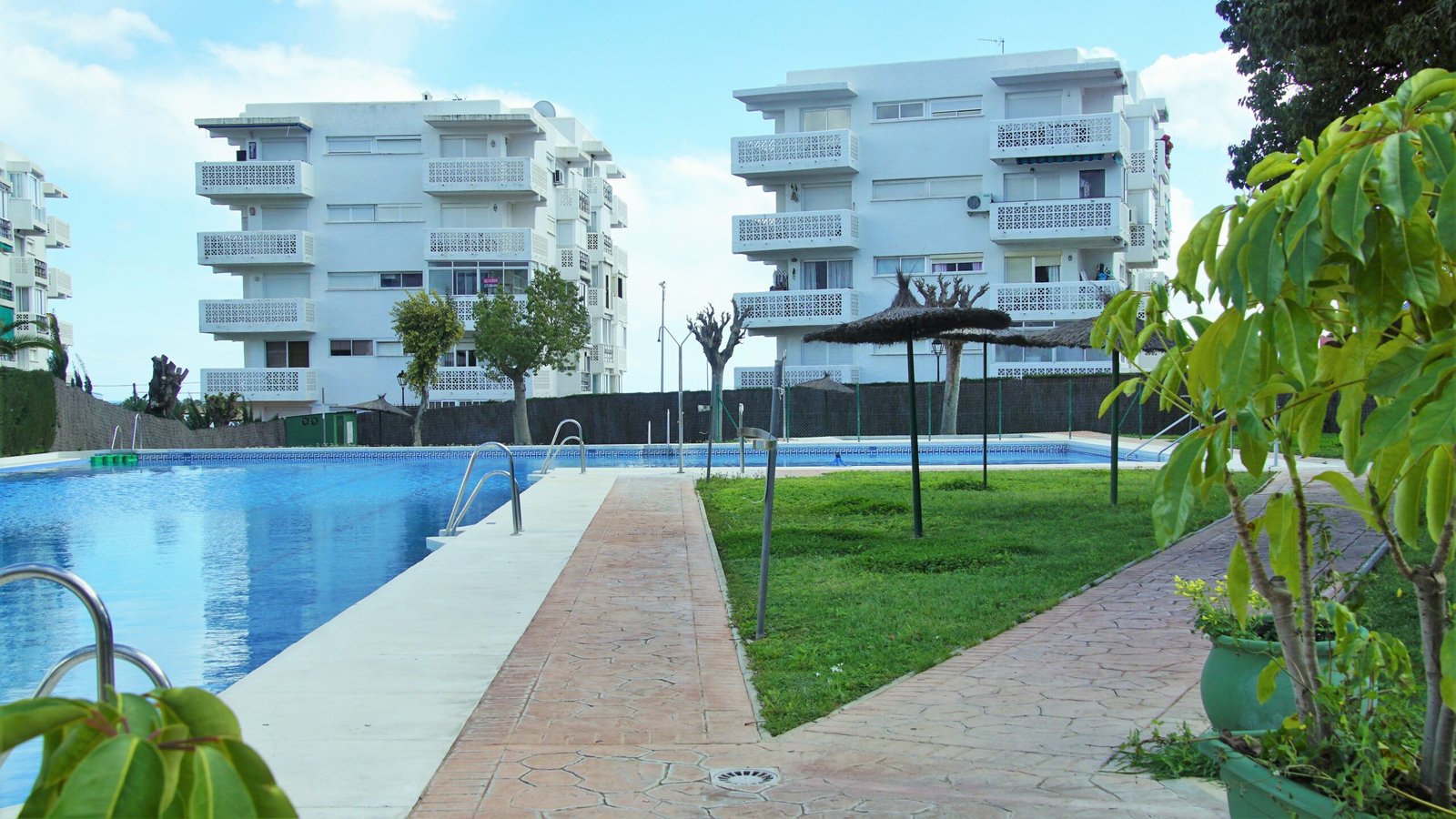 2. Piso en Estepona – piscina comunitaria en Parque Antena