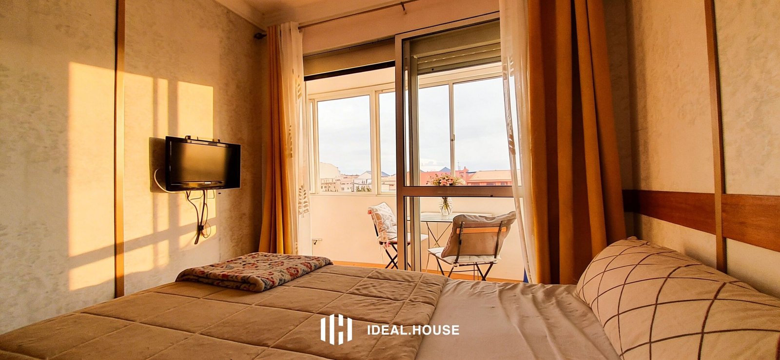 PISO EN ESTEPONA-DORMITORIO PRINCIPAL CON TERRAZA