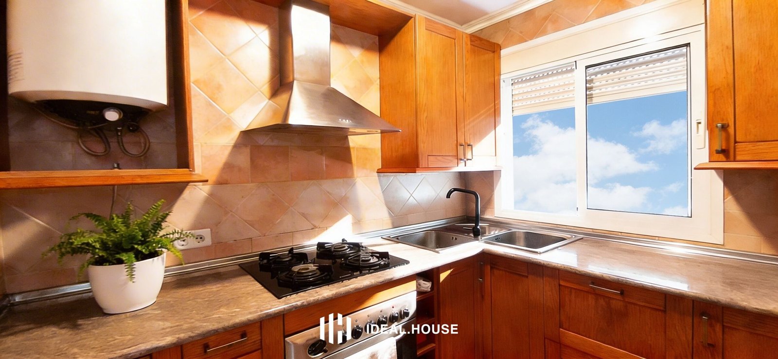 PISO EN ESTEPONA-COCINA INDEPENDIENTE